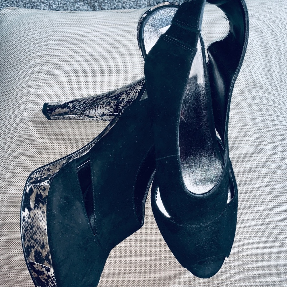 BCBG SLING BACK PLATFORM SUEDE N SNAKE HEELS